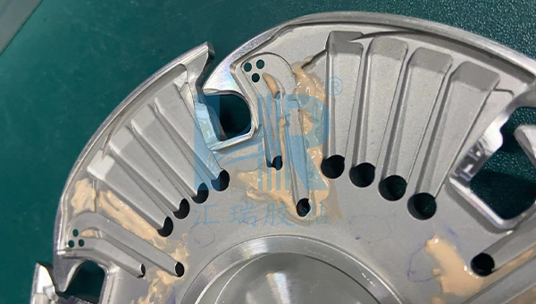 無機高溫膠水（shuǐ），無機高（gāo）溫膠水可以（yǐ）粘（zhān）哪些材料？