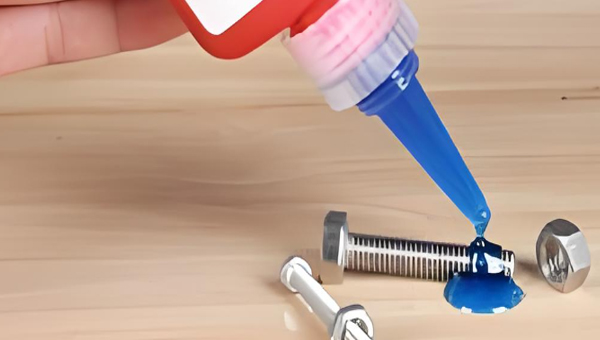 農機（jī）設備（bèi）螺（luó）絲緊固膠