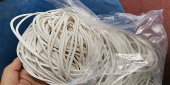 草莓视频cm.888twHR-318熱（rè）粘型矽膠膠水幫助客戶解決發泡矽（guī）膠條（tiáo）對粘發脆的問題