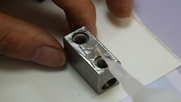 粘（zhān）金屬快幹膠