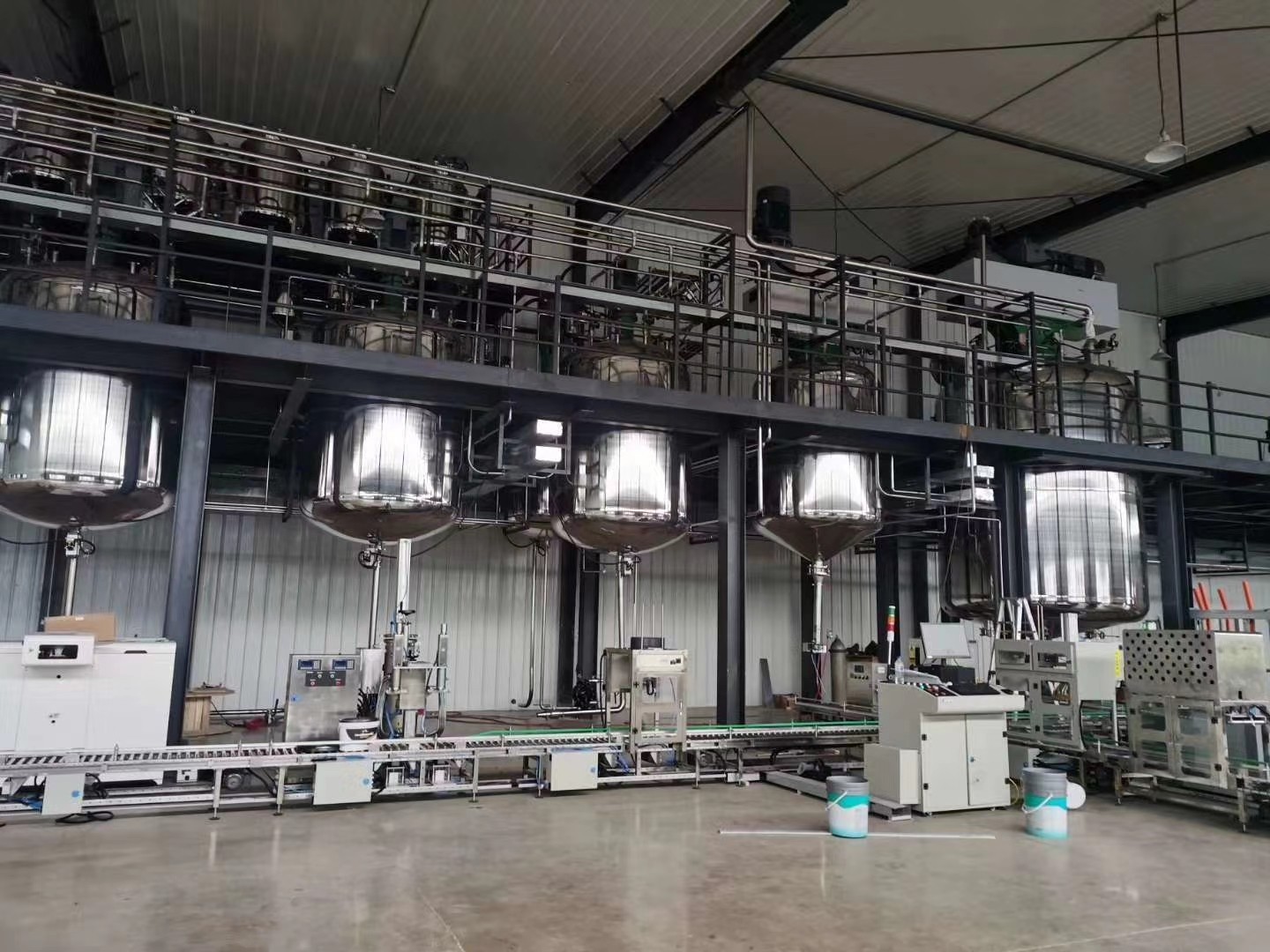 草莓视频cm.888tw（ruì）膠粘-厭氧膠生產車間