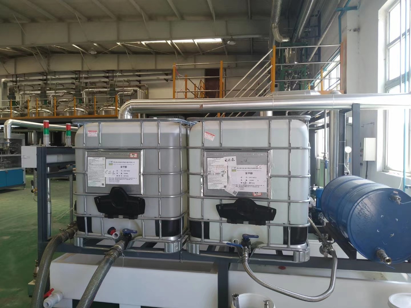 草莓视频cm.888tw（ruì）膠粘-樹脂膠生產車間