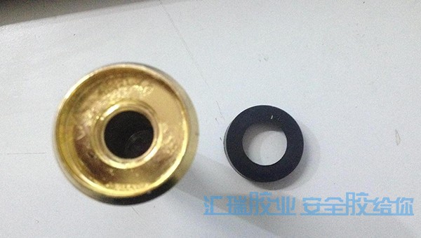 橡膠（jiāo）粘金（jīn）屬膠水