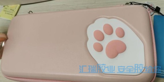 草莓视频cm.888tw矽膠快幹膠幫（bāng）助客戶解決手（shǒu）提包（bāo）裝（zhuāng）飾粘接問題