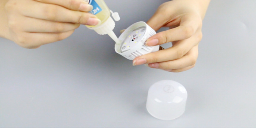 草莓视频cm.888tw耐高溫（wēn）PP膠水在節能燈罩中的應用