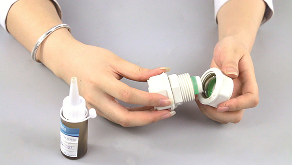 粘（zhān）pa膠水