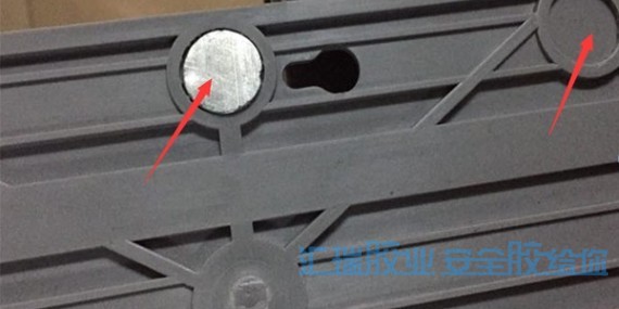 ABS黑板與磁鐵利用粘金屬快幹膠解決粘接問題