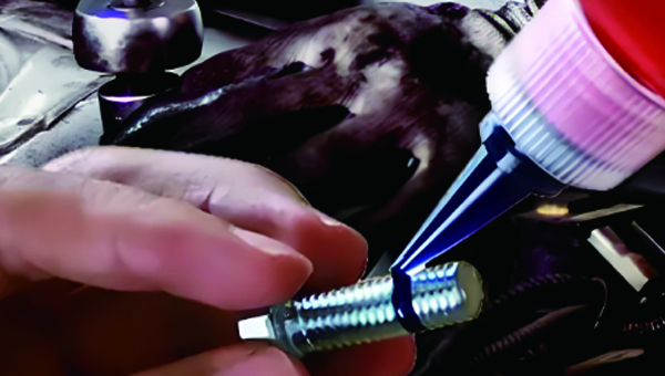 工（gōng）程機械設備螺帽鎖固膠水