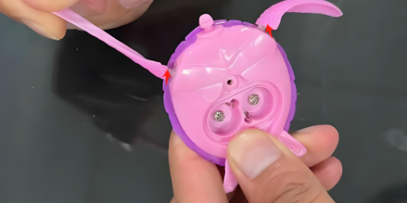 矽膠玩具小（xiǎo）麵（miàn）積粘接用HR-420快幹膠強（qiáng）度高低白化